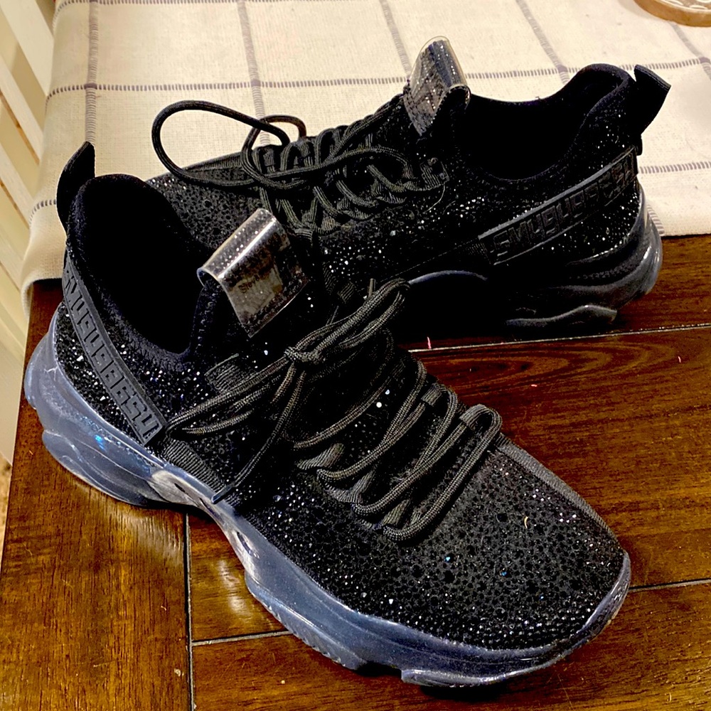 Black Maxima sneakers size 9 excellent condition